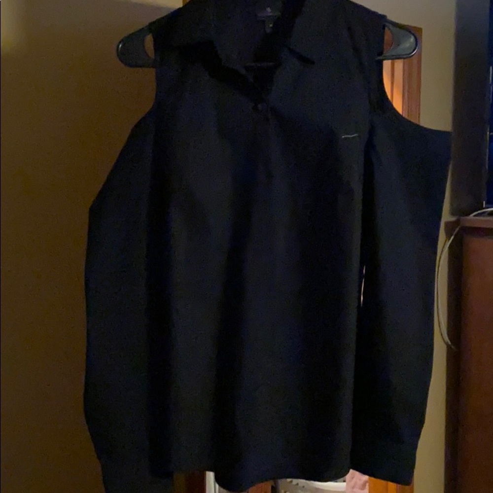 Blouse off the shoulder